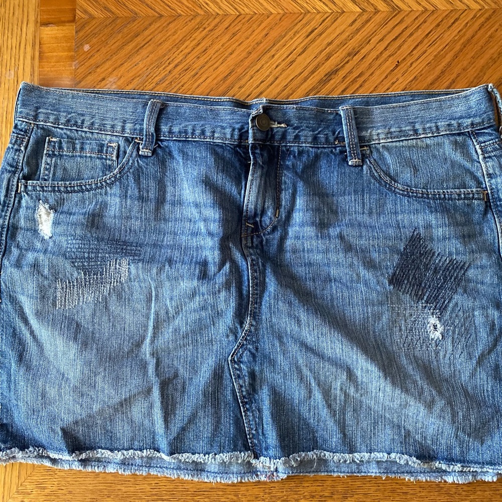 Old Navy distressed jean skirt